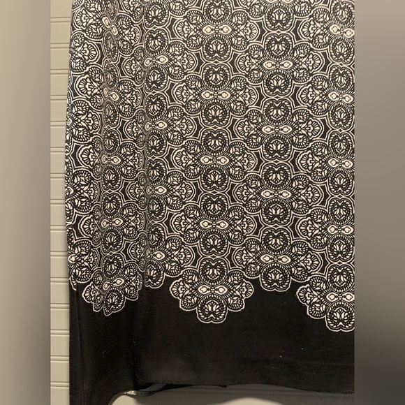 New York & Co Floral Print Pencil Stretch Skirt Size 4 Black & White EUC - Picture 2 of 7